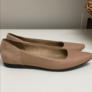 Naturalizer Rayna Nude Leather Flat 10